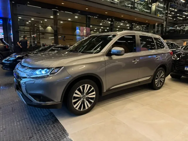 Mitsubishi OUTLANDER HPE-S 3.0 V6 4x4 5p Aut. 2021